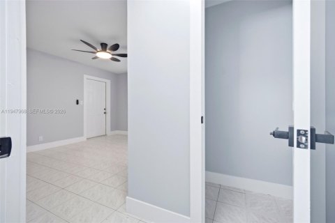 Commercial property in Hollywood, Florida 320.51 sq.m. № 2004046 - photo 22