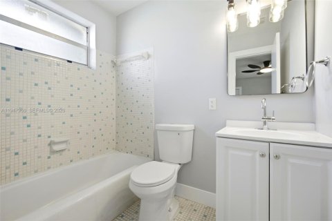 Commercial property in Hollywood, Florida 320.51 sq.m. № 2004046 - photo 15