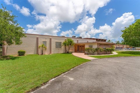 Commercial property in Homestead, Florida № 1958236 - photo 7