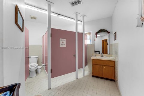 Commercial property in Homestead, Florida № 1958236 - photo 4