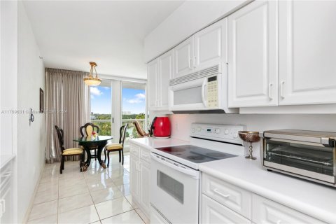 Condo in Sunny Isles Beach, Florida, 2 bedrooms № 2076724 - photo 20