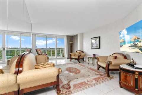 Condo in Sunny Isles Beach, Florida, 2 bedrooms № 2076724 - photo 12