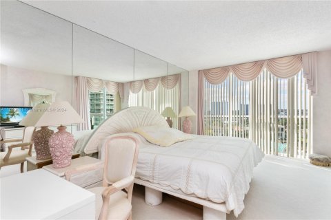 Condo in Sunny Isles Beach, Florida, 2 bedrooms № 2076724 - photo 24