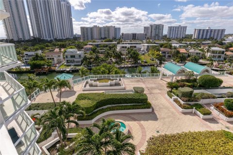 Condo in Sunny Isles Beach, Florida, 2 bedrooms № 2076724 - photo 7