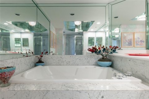 Condo in Sunny Isles Beach, Florida, 2 bedrooms № 2076724 - photo 29