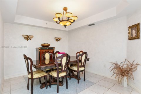 Condo in Sunny Isles Beach, Florida, 2 bedrooms № 2076724 - photo 17