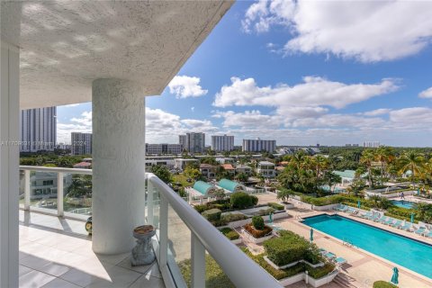 Condo in Sunny Isles Beach, Florida, 2 bedrooms № 2076724 - photo 8