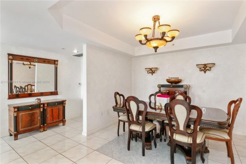 Condo in Sunny Isles Beach, Florida, 2 bedrooms № 2076724 - photo 18