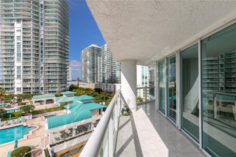 Condo in Sunny Isles Beach, Florida, 2 bedrooms № 2076724 - photo 9