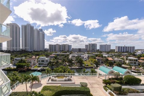 Condo in Sunny Isles Beach, Florida, 2 bedrooms № 2076724 - photo 6
