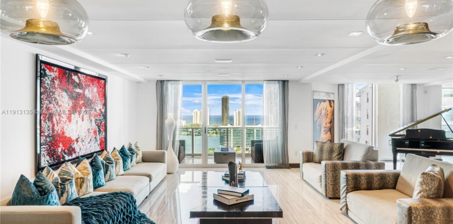 Кондоминиум с 5 спальнями в Авентура, Флорида № 1968439