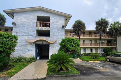 Condo in Miami, Florida, 1 bedroom  № 1819855 - photo 8