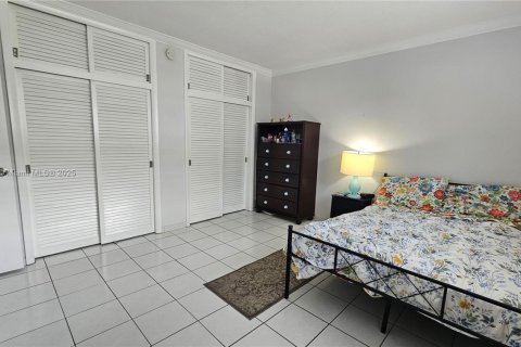 Condo in Miami, Florida, 1 bedroom  № 1819855 - photo 7