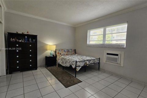 Condo in Miami, Florida, 1 bedroom  № 1819855 - photo 6