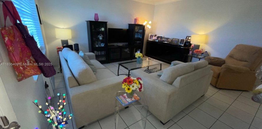 Condo in Miami, Florida, 1 bedroom  № 1819855