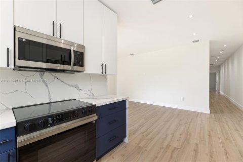 Propiedad comercial en venta en Miami, Florida, 260.13 m2 № 1712153 - foto 27