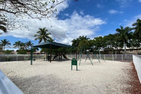 Снять в аренду таунхаус в Уэстон, Флорида 2 спальни, 105.07м2, № 1956398 - фото 18