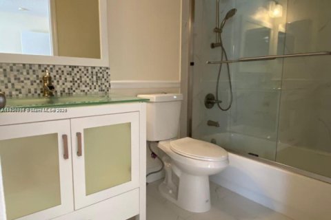 Снять в аренду таунхаус в Уэстон, Флорида 2 спальни, 105.07м2, № 1956398 - фото 10