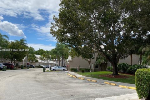 Снять в аренду таунхаус в Уэстон, Флорида 2 спальни, 105.07м2, № 1956398 - фото 17