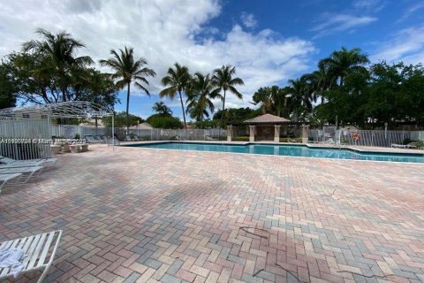 Снять в аренду таунхаус в Уэстон, Флорида 2 спальни, 105.07м2, № 1956398 - фото 21