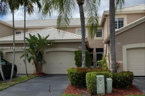 Снять в аренду таунхаус в Уэстон, Флорида 2 спальни, 105.07м2, № 1956398 - фото 1