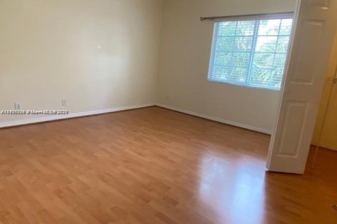 Снять в аренду таунхаус в Уэстон, Флорида 2 спальни, 105.07м2, № 1956398 - фото 11