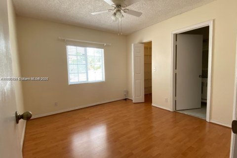 Снять в аренду таунхаус в Уэстон, Флорида 2 спальни, 105.07м2, № 1956398 - фото 9