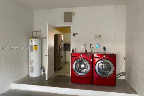 Снять в аренду таунхаус в Уэстон, Флорида 2 спальни, 105.07м2, № 1956398 - фото 14