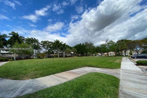 Снять в аренду таунхаус в Уэстон, Флорида 2 спальни, 105.07м2, № 1956398 - фото 22