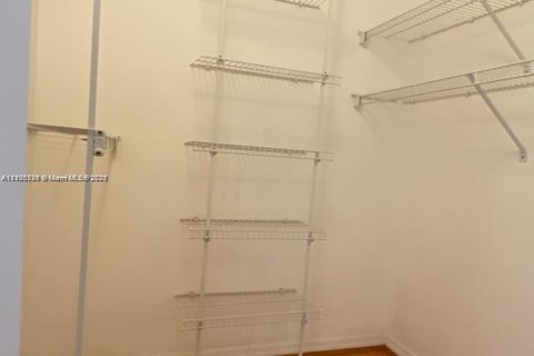 Снять в аренду таунхаус в Уэстон, Флорида 2 спальни, 105.07м2, № 1956398 - фото 12