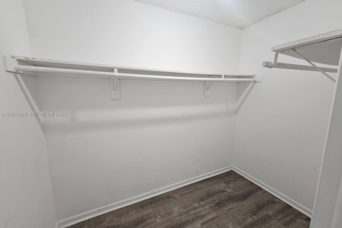 Copropriété à louer à Miami, Floride: 2 chambres, 91.32 m2 № 2243440 - photo 14