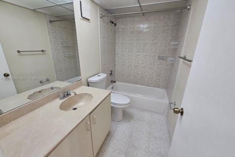 Copropriété à louer à Miami, Floride: 2 chambres, 91.32 m2 № 2243440 - photo 8