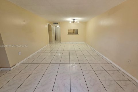 Copropriété à louer à Miami, Floride: 2 chambres, 91.32 m2 № 2243440 - photo 7
