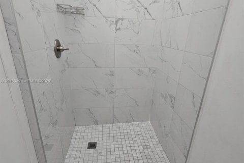 Copropriété à louer à Miami, Floride: 2 chambres, 91.32 m2 № 2243440 - photo 12