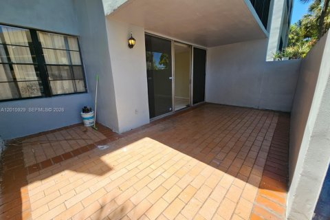 Copropriété à louer à Miami, Floride: 2 chambres, 91.32 m2 № 2243440 - photo 2