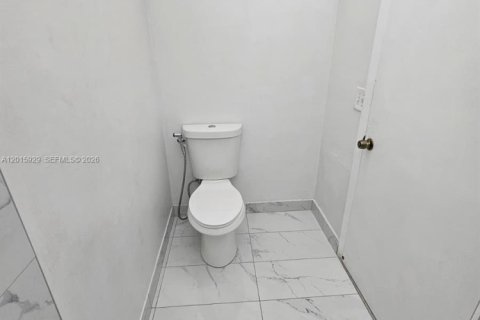 Copropriété à louer à Miami, Floride: 2 chambres, 91.32 m2 № 2243440 - photo 13