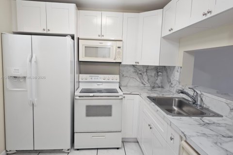 Copropriété à louer à Miami, Floride: 2 chambres, 91.32 m2 № 2243440 - photo 3