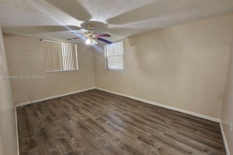 Copropriété à louer à Miami, Floride: 2 chambres, 91.32 m2 № 2243440 - photo 10