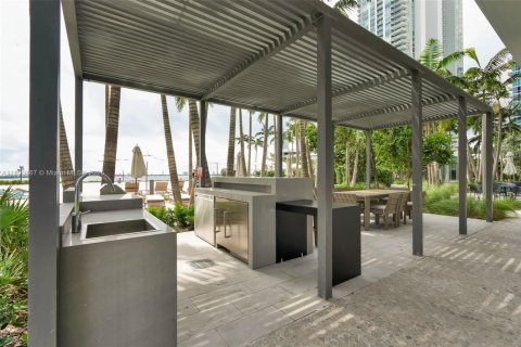 Condo in Miami, Florida, 1 bedroom  № 2012811 - photo 22