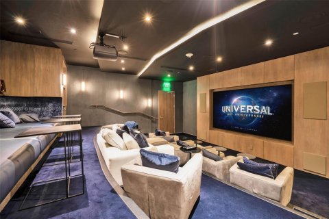 Condo in Miami, Florida, 1 bedroom  № 2012811 - photo 24