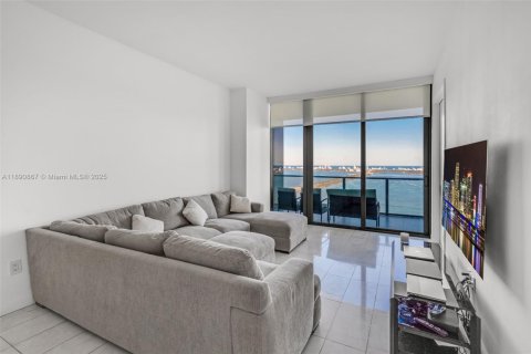 Condo in Miami, Florida, 1 bedroom  № 2012811 - photo 4