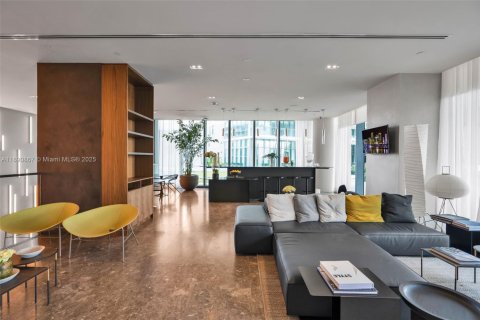 Condo in Miami, Florida, 1 bedroom  № 2012811 - photo 25