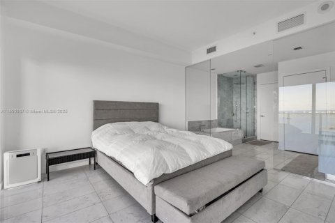 Condo in Miami, Florida, 1 bedroom  № 2012811 - photo 7