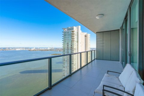 Condo in Miami, Florida, 1 bedroom  № 2012811 - photo 14