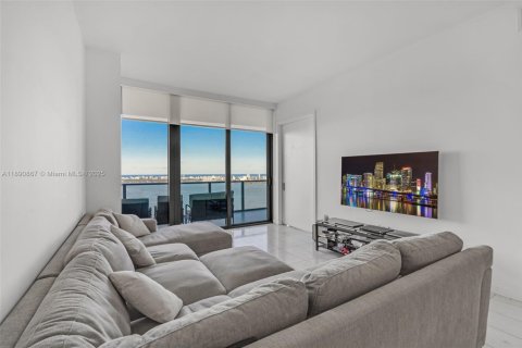 Condo in Miami, Florida, 1 bedroom  № 2012811 - photo 5