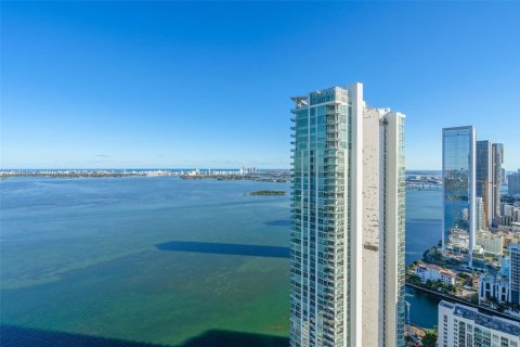 Condo in Miami, Florida, 1 bedroom  № 2012811 - photo 17