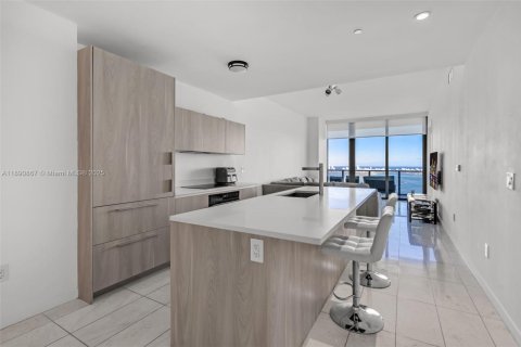 Condo in Miami, Florida, 1 bedroom  № 2012811 - photo 3