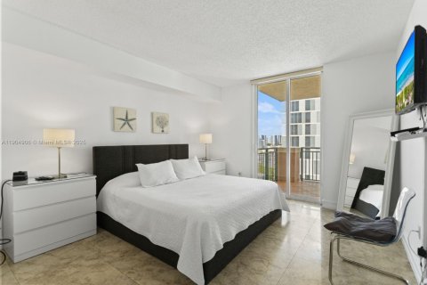 Condo in Sunny Isles Beach, Florida, 3 bedrooms  № 2052732 - photo 10