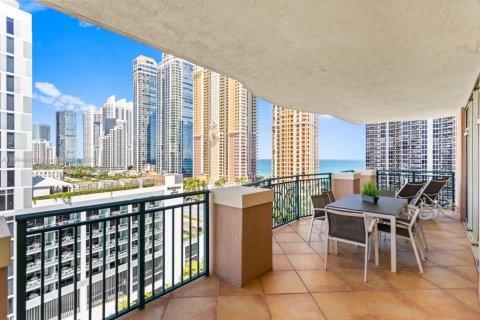 Condo in Sunny Isles Beach, Florida, 3 bedrooms  № 2052732 - photo 13