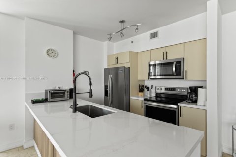 Condo in Sunny Isles Beach, Florida, 3 bedrooms  № 2052732 - photo 2